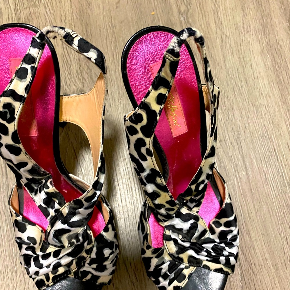 Betsey Johnson leopard heel size 9
